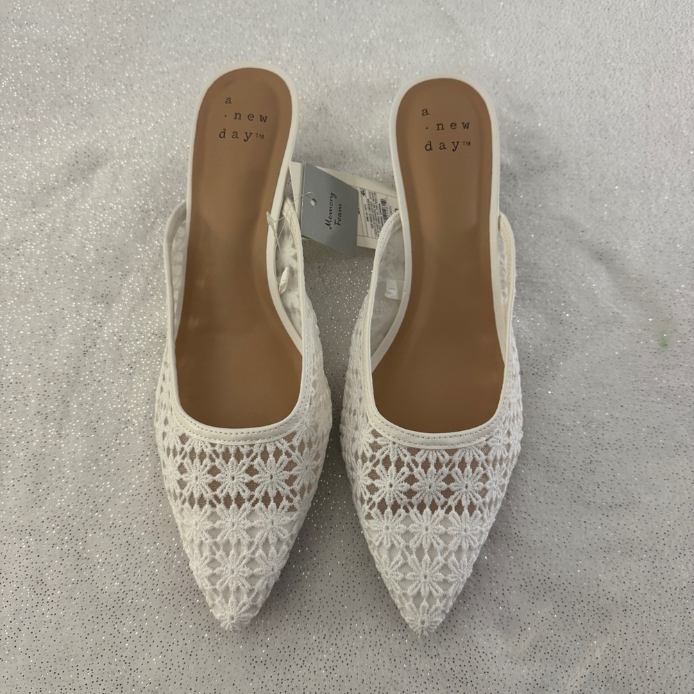 A NEW DAY Women's Off White Delilah Floral Embroidered Lace Mule Heels - Picture 2 of 7